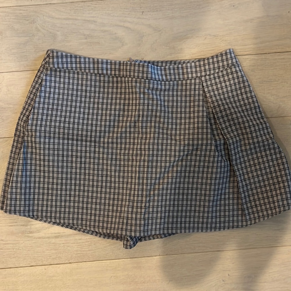 Sadie & sage black and gray checkered skort. Like new!